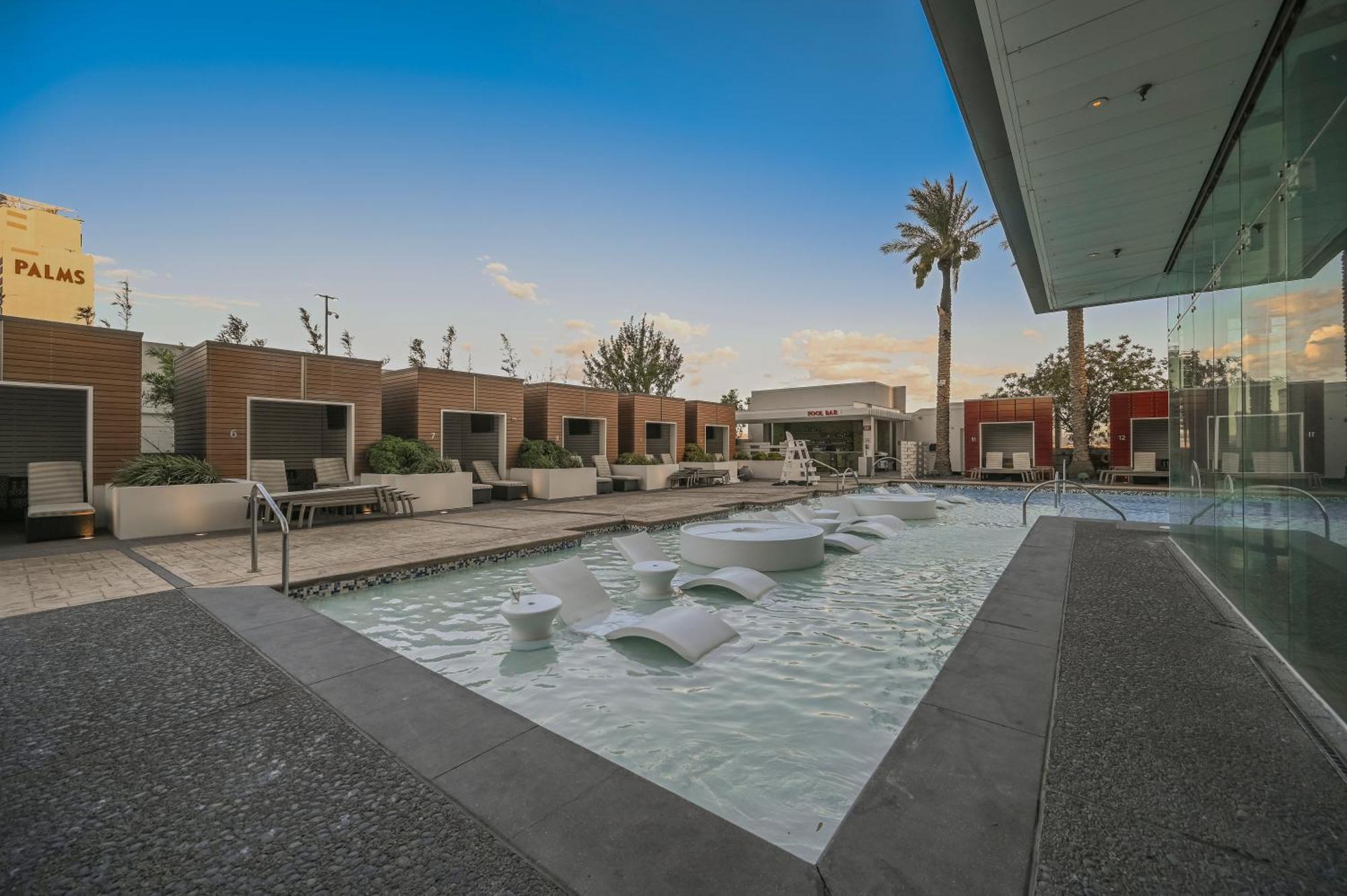 Aparthotel Stripviewsuites At Palms Place 4*