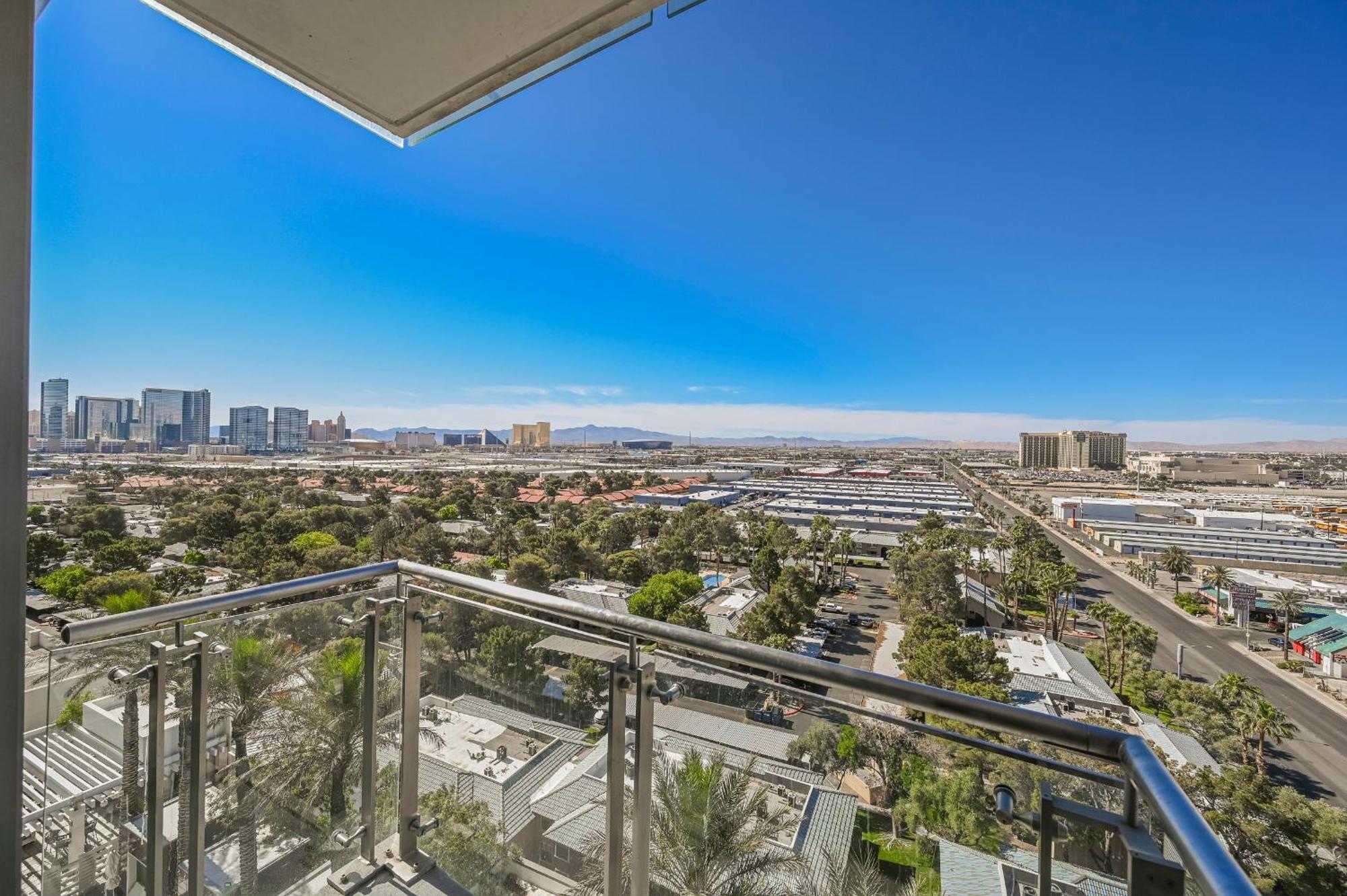 Stripviewsuites At Palms Place Aparthotel